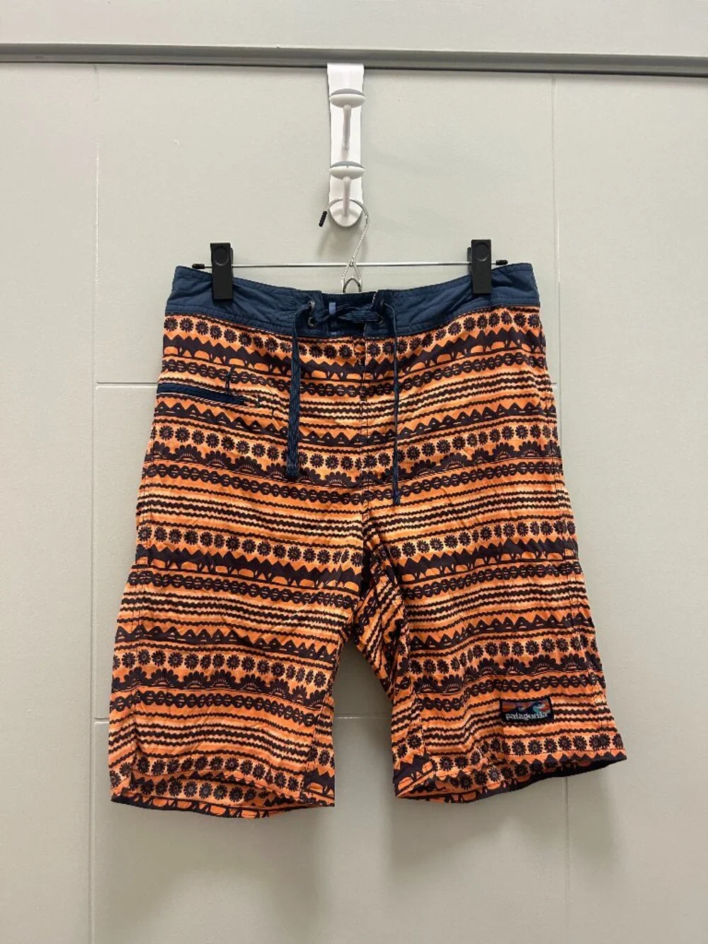 Patagonia Stretch Wavefarer Boardshorts Swim Trunks Mens 30 Orange Tribal Print